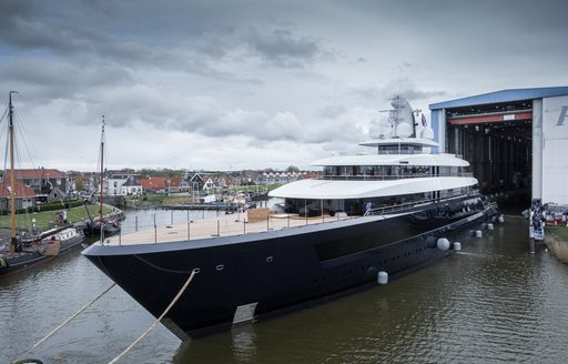 Feadship yacht DRIZZLE during launch