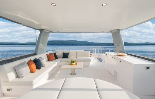 Horizon Yachts FD110 sun deck