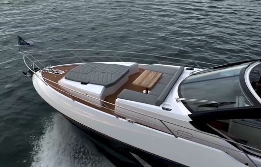 Sunseeker-Predator-75-foredeck