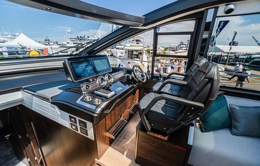 sunseeker-predator-65-helm 