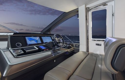 Sunseeker Manhattan 68 helm