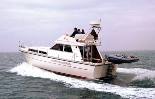 37f Princess flybridge motor yacht running shot