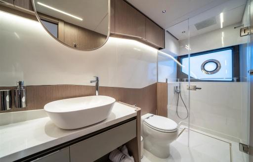 Sunseeker 100 Yacht bathroom 
