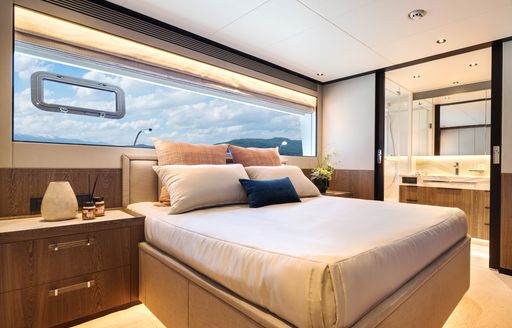 Horizon Yachts FD110 guest stateroom  