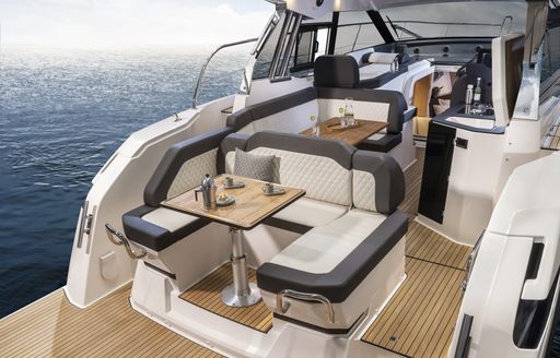 Bavaria SR33 main deck