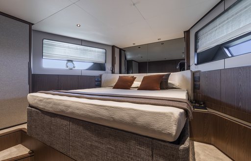 ferretti-580-VIP-cabin