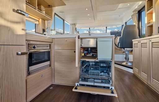 Beneteau Swift Trawler 48 interior 