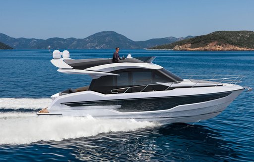 Galeon 440 Fly running shot