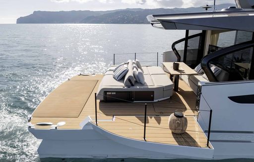 Azimut Seadeck 6 open balconies