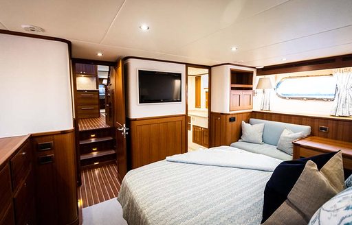 Cabin in Hunt 63 with double bed and flatscreen TV