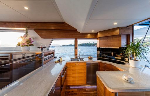 Outer-Reef-620-Trident-galley