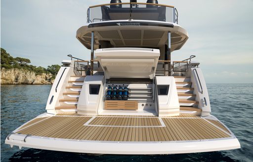 Bathing platform on Sunseeker 88 Yacht