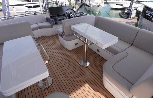 Flydeck of the Galeon 560 Fly
