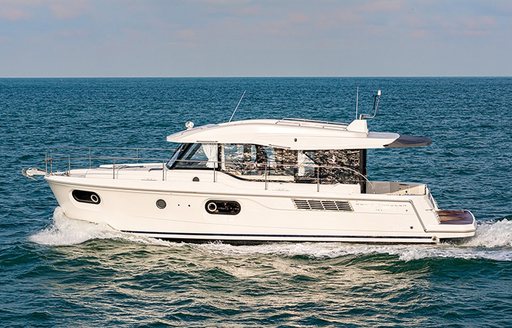 Beneteau Swift Trawler 41 Sedan Yacht running shot