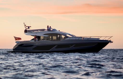 74 Sport Yacht profile