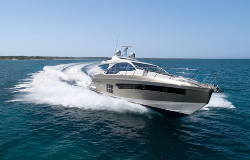 sports yacht Azimut S6 running shot