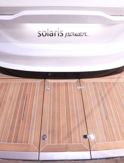 Solaris-52-Coupe-swim-platform