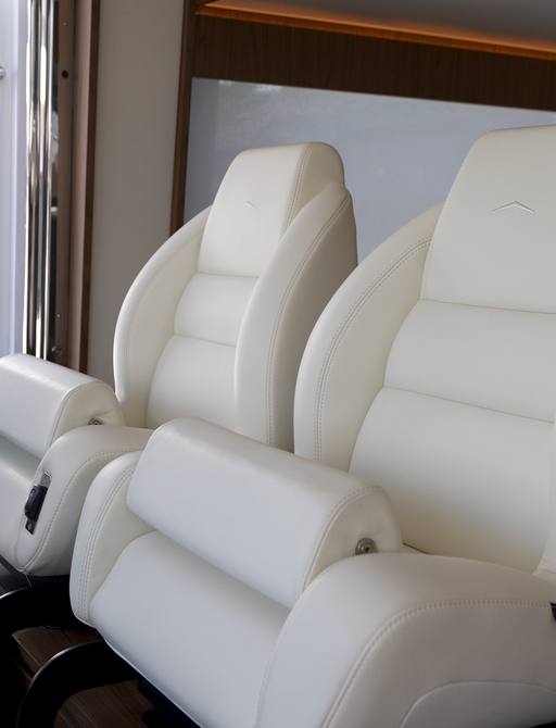 Azimut-Fly-72-lower-helm-seats