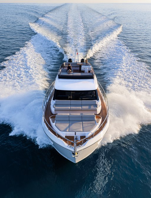 ferretti-580-running 