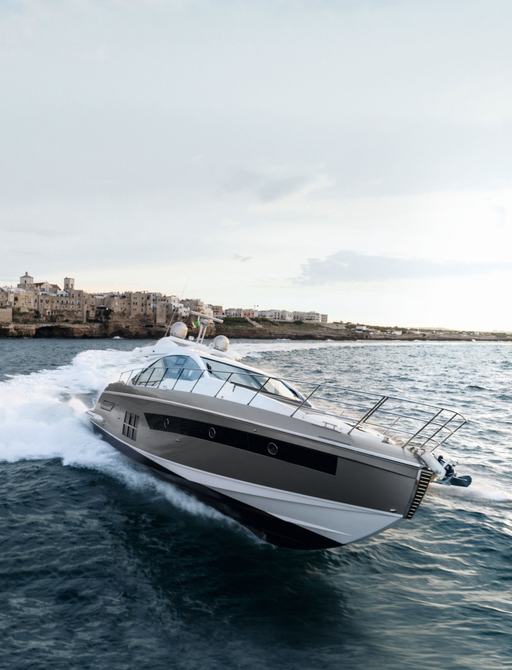 sports yacht Azimut S6 running shot