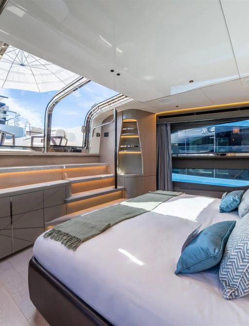 Sunseeker 100 Yacht master suite
