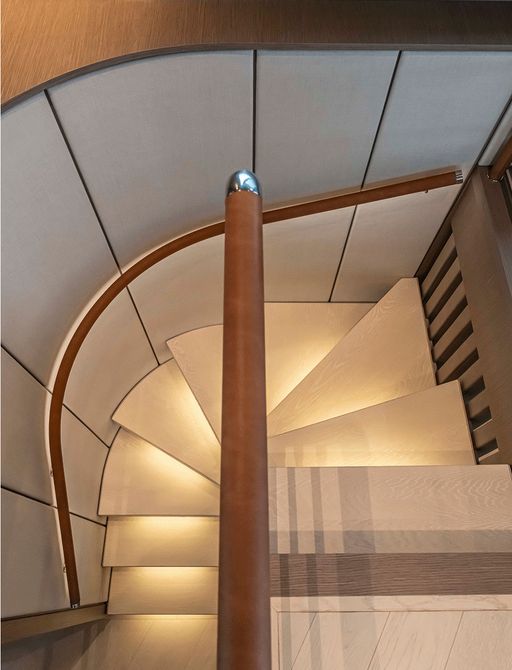 Ferretti-Infynito-90-staircase