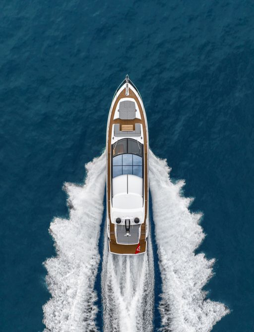 Sunseeker-Predator-75-running-overhead