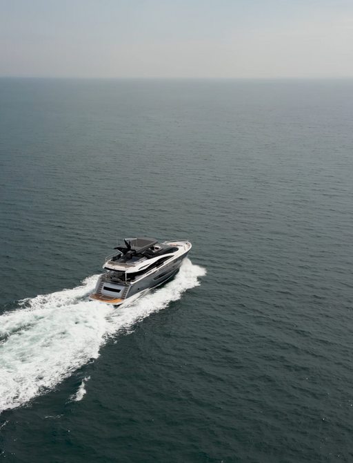 Sunseeker-88-Yacht-running-into-distance