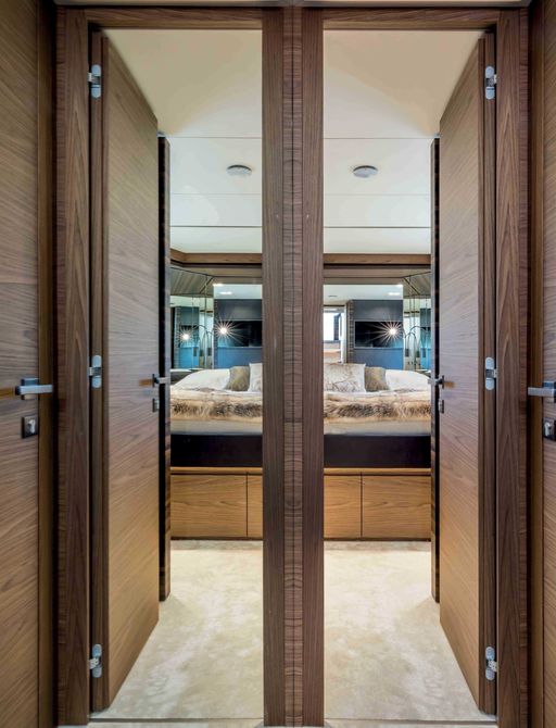 Ferretti 670 interior