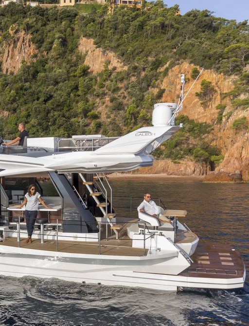 Galeon 500 Fly flybridge, Galeon 500 Fly balconies 