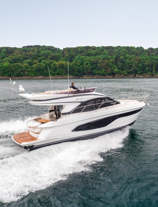 Flybridge yacht Princess F45 running shot