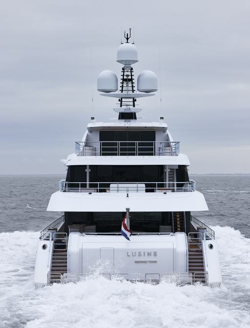 Heesen superyacht LUSINE on water