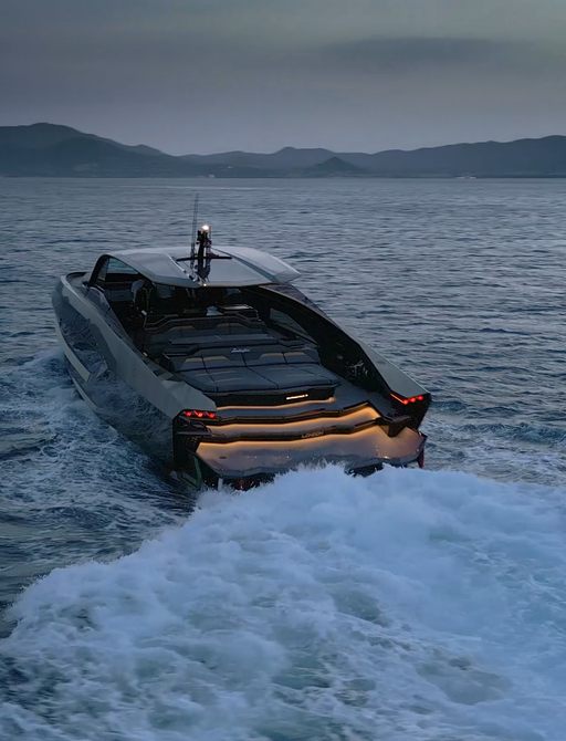 Tecnomar-Lamborghini-63-running-wake-night