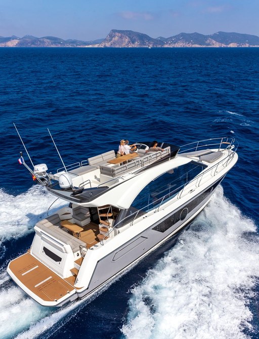 flybridge cruising yacht Beneteau Monte Carlo 52 running shot