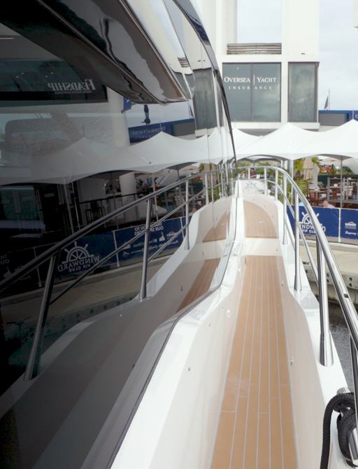 Sunseeker-Predator-75-side-deck