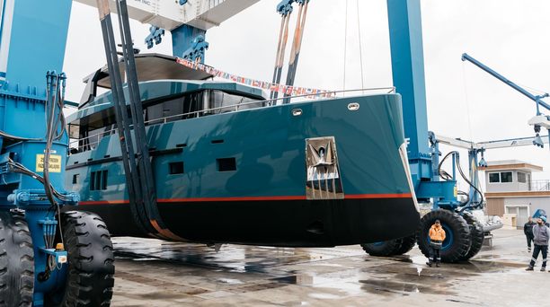 WATCH: First Bering 78 Shallow-Draft Explorer Yacht Slow Rise Launches