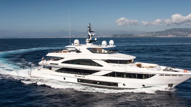 Majesty 140 picks up Best of Show win for Majesty Yachts at FLIBS