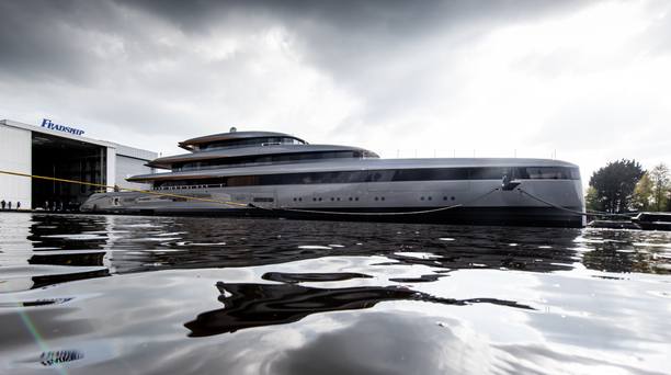 Feadship unveil images of 84m superyacht OBSIDIAN embarking on her sea trials