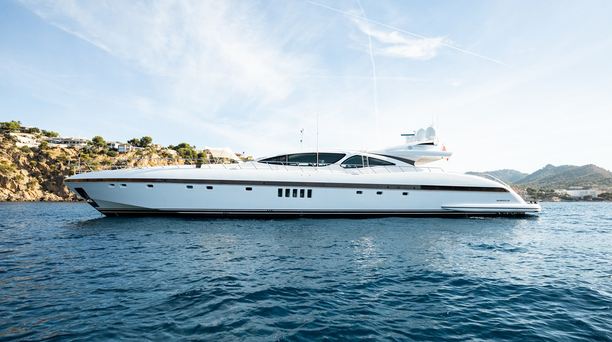 €500k price drop on 40m Mangusta motor yacht Plan A