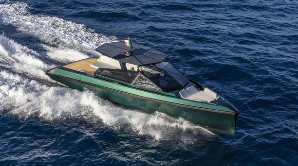 Wally reveals 43wallytender runabout