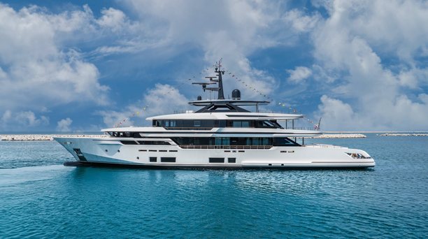 ASANTE, Ferretti's first all-aluminum Custom Line