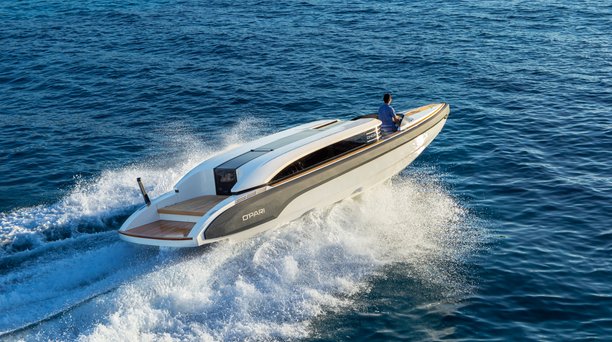 Onda’s speedy tender gets ready to join superyacht 