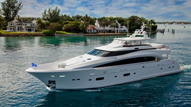 34m Horizon Motor Yacht Andrea VI Listed for Sale 