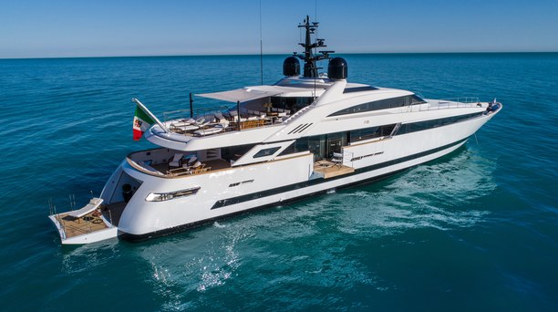 ISA present largest private yacht in Japan