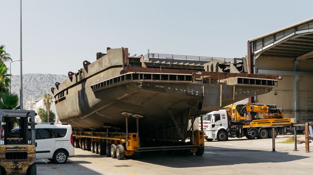 First 33m Bering 110 Motor Yacht Reaches Hull-Turning Milestone in Antalya