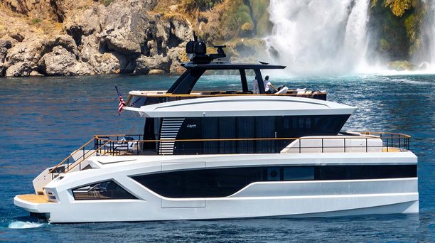 Lazzara LPC 300 Catamaran Wins Motor Yacht Under 25 Metres Award at The International Yacht & Aviation Awards 2026