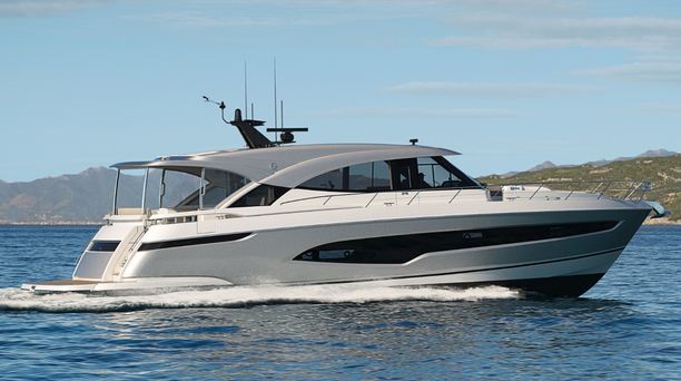 WATCH:21m Riviera 6200 Sport Yacht Platinum Edition Launched as First Hull Touches the Water
