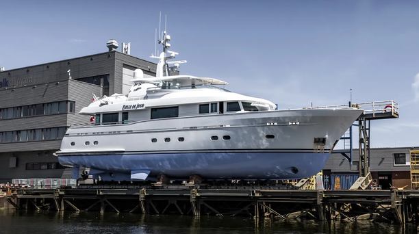 VIDEO: 29m Superyacht Belle de Jour Returns to the Water After Extensive Refit