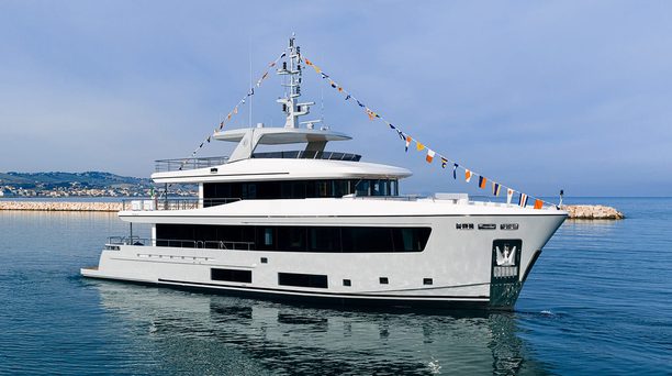 VIDEO: Cantiere delle Marche Nauta Air 108 Explorer Yacht Tartaruga Launched