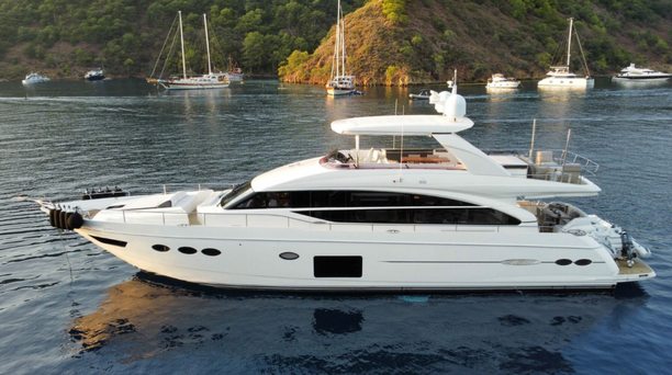 26m Princess Y82 Yacht Omnia Natura for Sale
